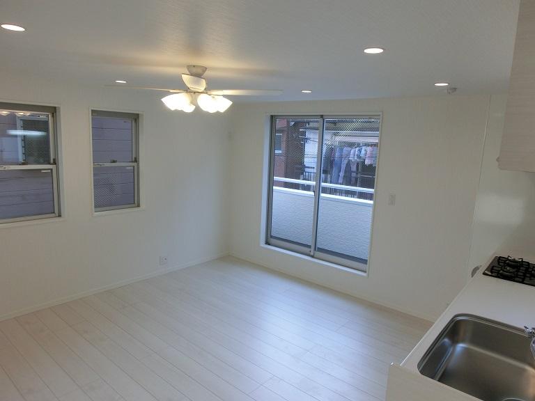 Living. Living in the same specification ・ We have to coordinate in bright colors. 