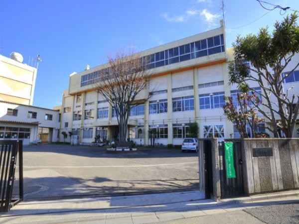 Primary school. 400m until December Field Elementary School