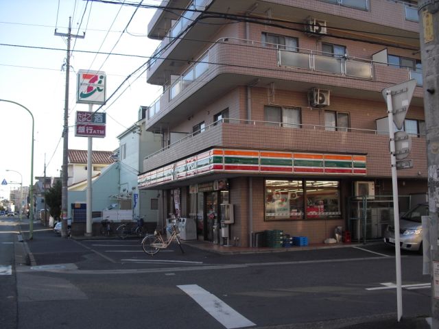 Convenience store. 190m to Seven-Eleven (convenience store)
