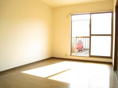 Living and room. Western-style day is good!