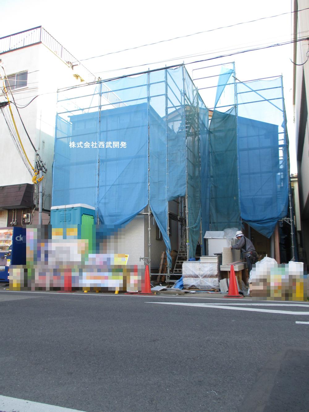 Local photos, including front road. Local (11 May 2013) Shooting