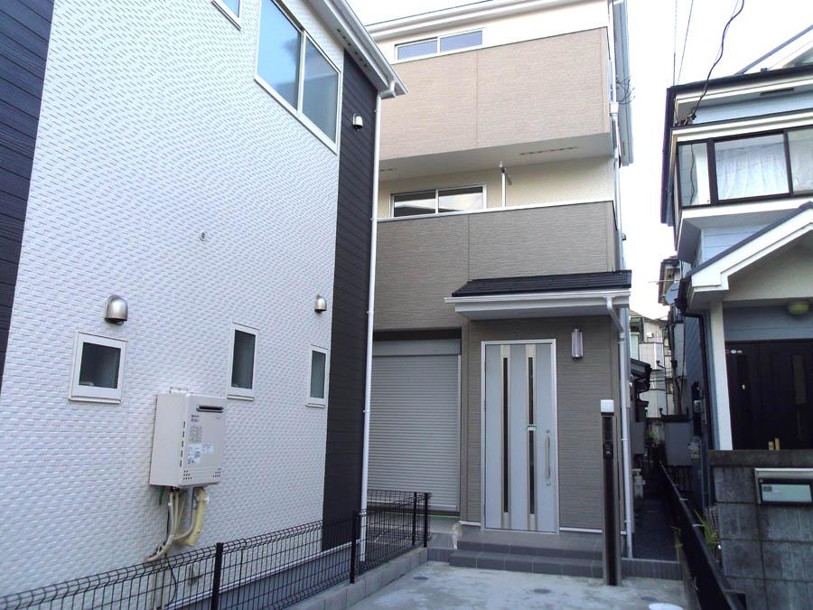 Local photos, including front road. Was building completed. Such as the actual image from per yang, We have to wait all the time so you can see directly. 