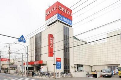 Supermarket. Seiyu to (super) 541m