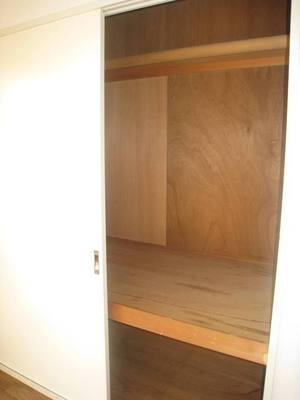 Receipt.  ☆ Closet with a storage capacity ☆