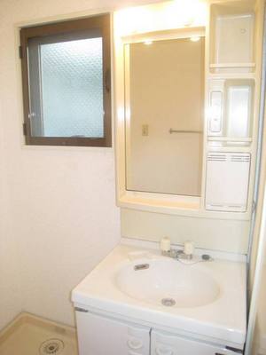 Washroom.  ☆ Also good ventilation with windows ☆