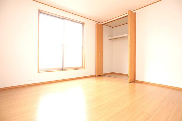 Non-living room. 1 Building