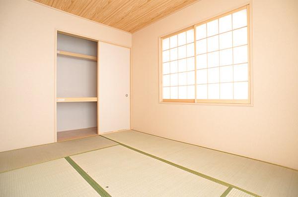 Non-living room. 1 Building