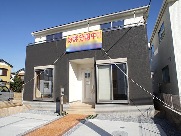 Local appearance photo. 1 Building