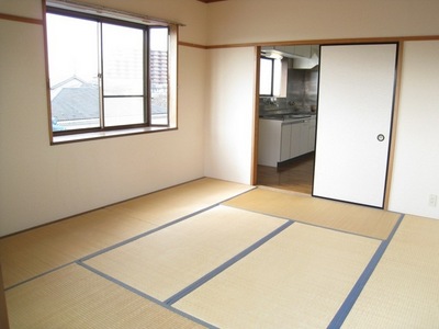 Living and room. Corner room There is a bay window