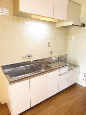 Kitchen. Easy to move the kitchen