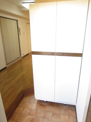 Entrance. Fulfilling entrance storage