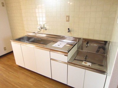 Kitchen. Substantial storage space