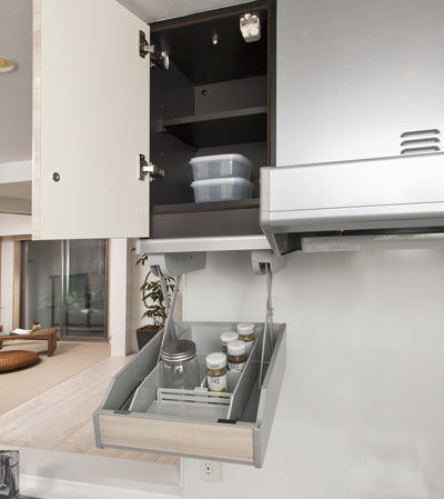 Kitchen.  [Ai rack] At the bottom of the hanging cupboard, Convenient liftable store which Hikioroseru the housing portion to the easily accessible position of the hand ・ It has established an eye rack.