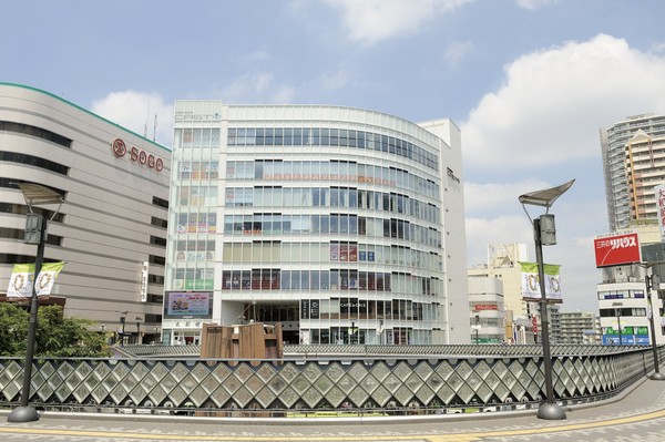 Building structure. Kawaguchi Castin (3-minute walk ・ About 200m) / fashion, Fitness clubs and restaurants, etc., It contains a variety of shops