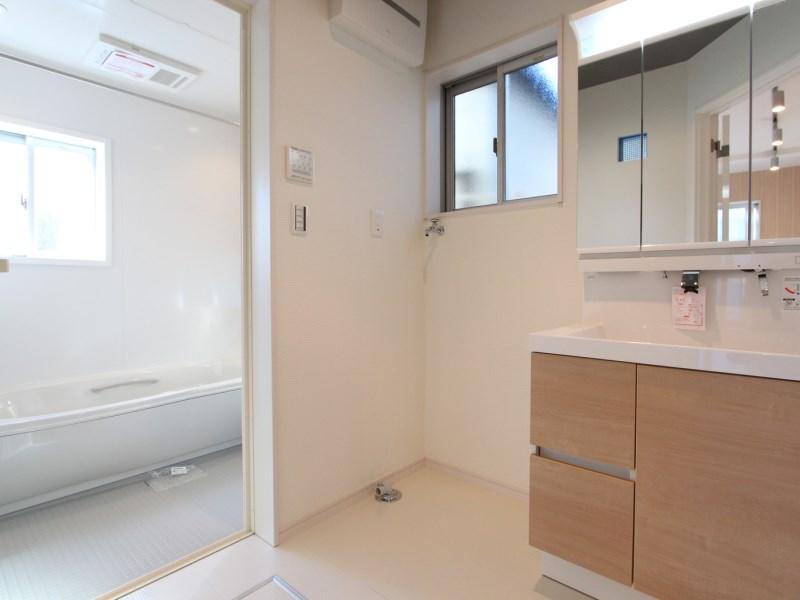 Wash basin, toilet. bathroom ・ Washroom