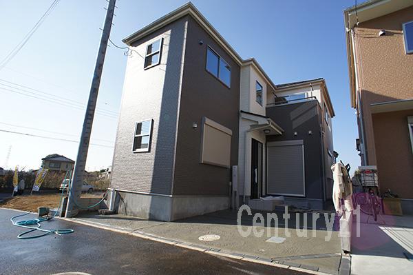 Local appearance photo. Local (12 May 2013) Shooting