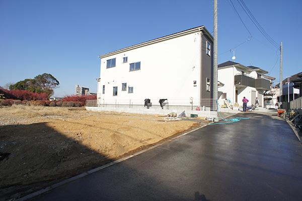 Local photos, including front road. Local (12 May 2013) Shooting