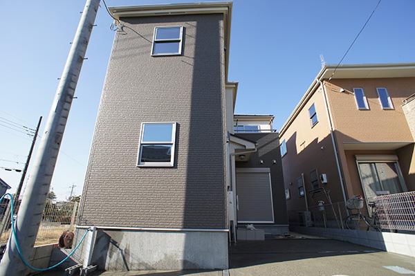 Local appearance photo. Local (12 May 2013) Shooting