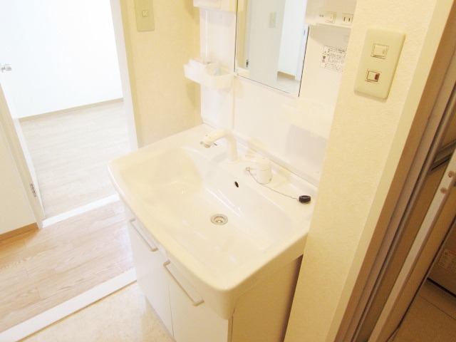 Washroom. Separate reference is a picture