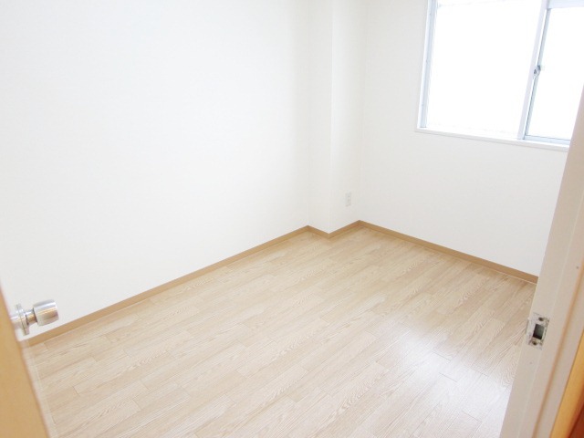 Living and room. Separate reference is a picture