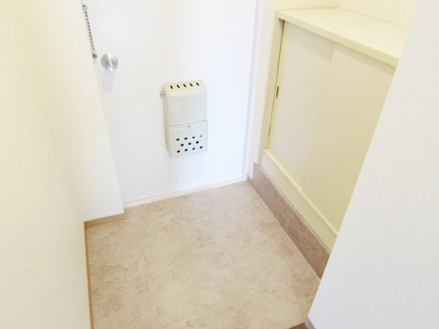 Entrance. Separate reference is a picture