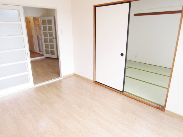 Living and room. Separate reference is a picture