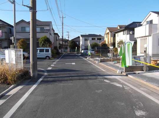 Local photos, including front road. Frontal road