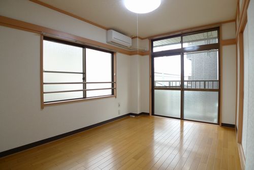 Living and room. South Western-style