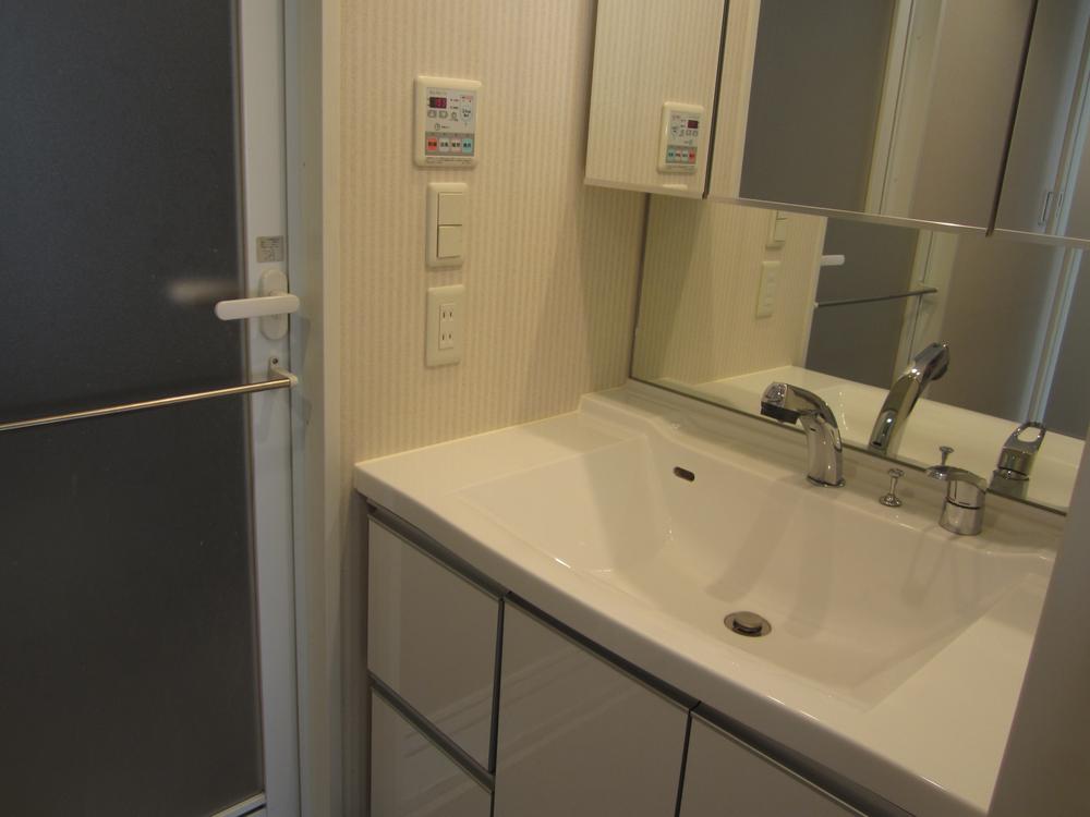 Wash basin, toilet. Wash basin (November 2013) Shooting