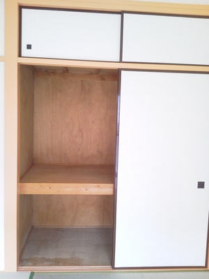 Receipt. Upper closet is also useful if there