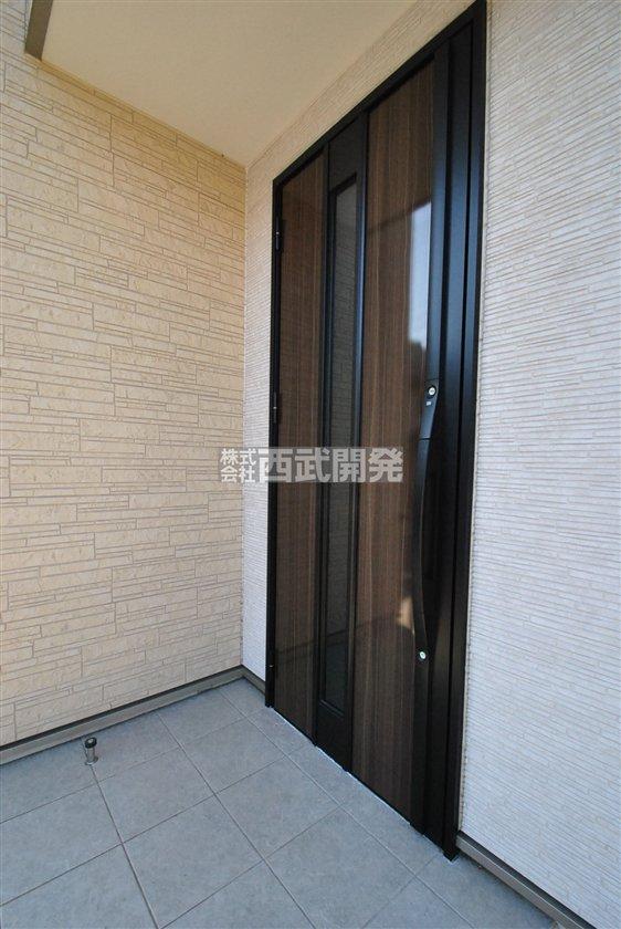 Entrance. Local (12 May 2013) Shooting