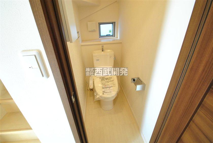 Toilet. Indoor (12 May 2013) Shooting