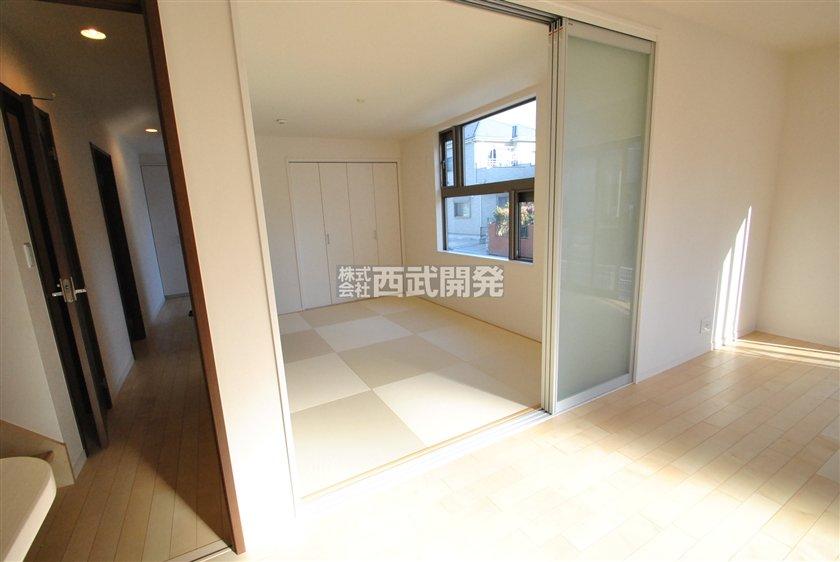 Non-living room. Indoor (12 May 2013) Shooting