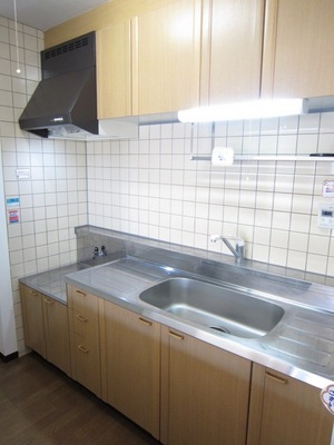 Kitchen. Storage pat! 