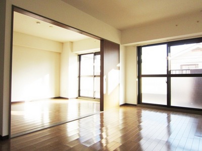 Living and room. Insert the light at 5F