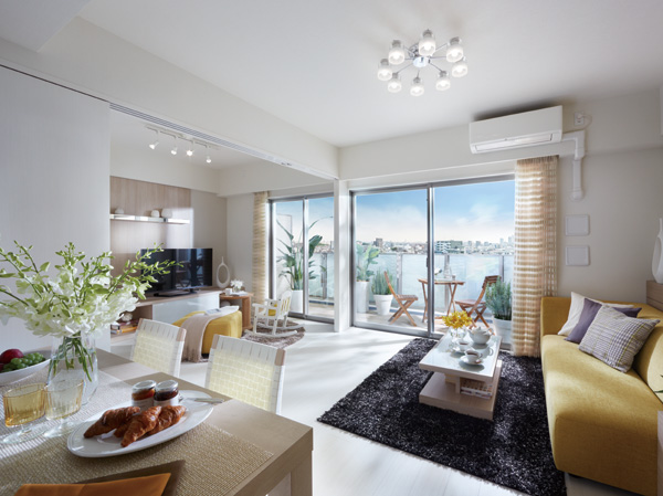 Living.  [living ・ dining] living ・ Or dining in the large space, Or a balcony for outdoor living. Space that becomes the center of life is, Invite the bright light and refreshing wind, Pleasant open feeling tighten Tano.  ※ The photographs below is what was taken the initiative Kawaguchi Nishiaoki model Room B2 'type.