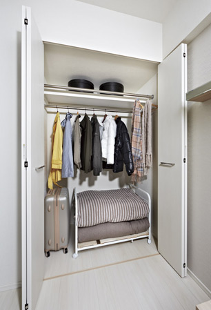 Receipt.  [Depth there FUTON storage] To meet the voice of "storage location of the futon is not enough.", Ensure the depth that can accommodate the futon. Such as bedding and a large wardrobe is fit and clean.  ※ C ・ Except for the Cg type.