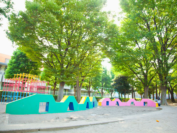 Surrounding environment. Nakaaoki park (about 830m / 11-minute walk)