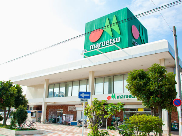 Surrounding environment. Maruetsu Nishikawaguchi east exit store (about 550m / 7-minute walk)