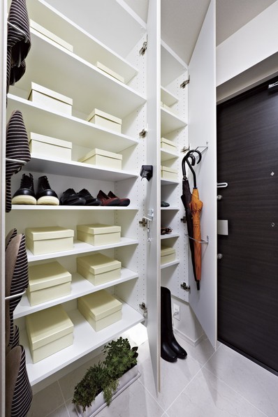 Entrance storage (Model Room B2 'type)