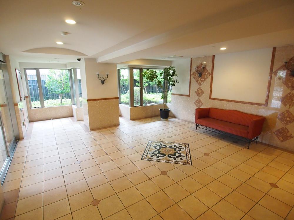Entrance. Common areas