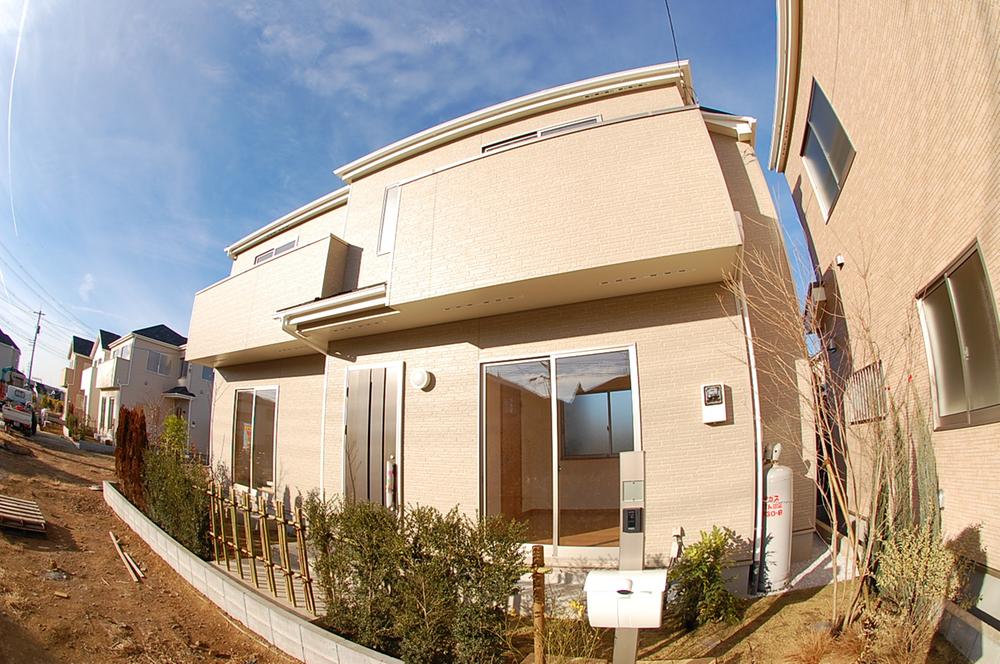 Local appearance photo. A Building