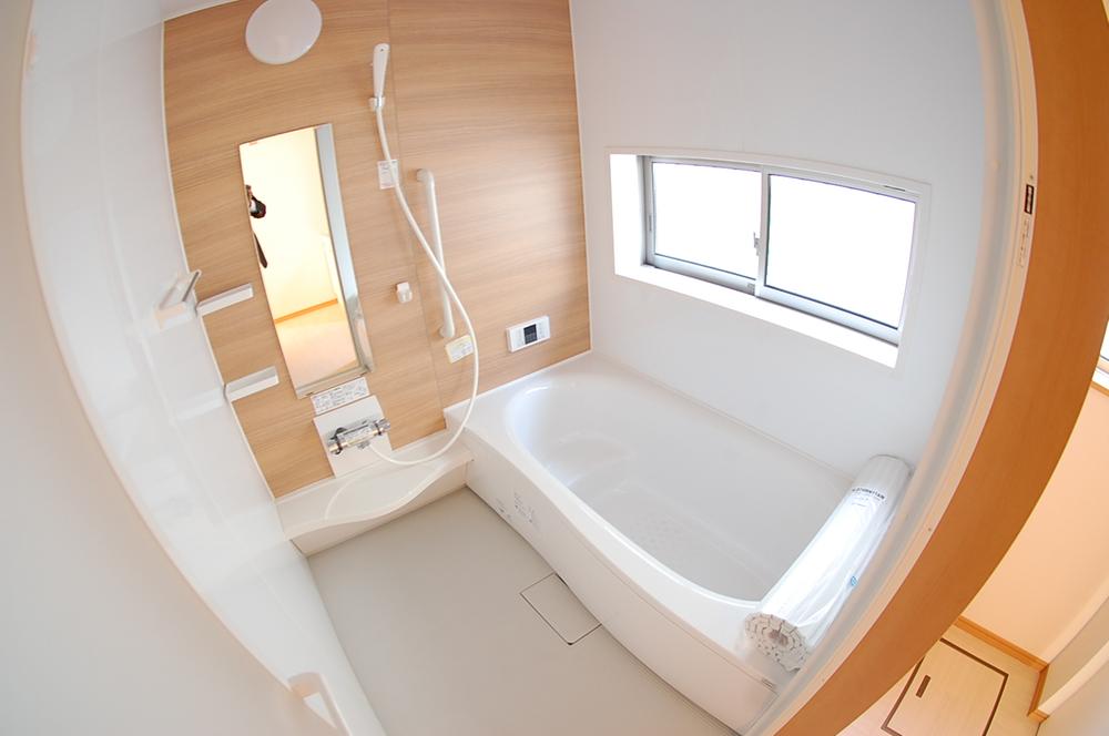 Bathroom. Spacious 1 tsubo bus