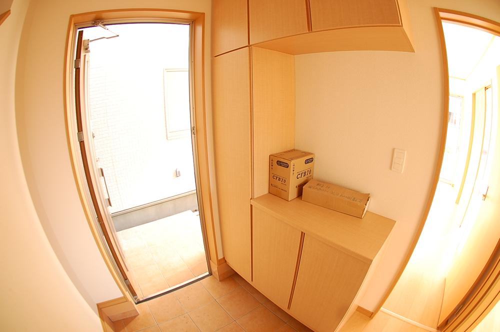 Entrance. Large front door storage