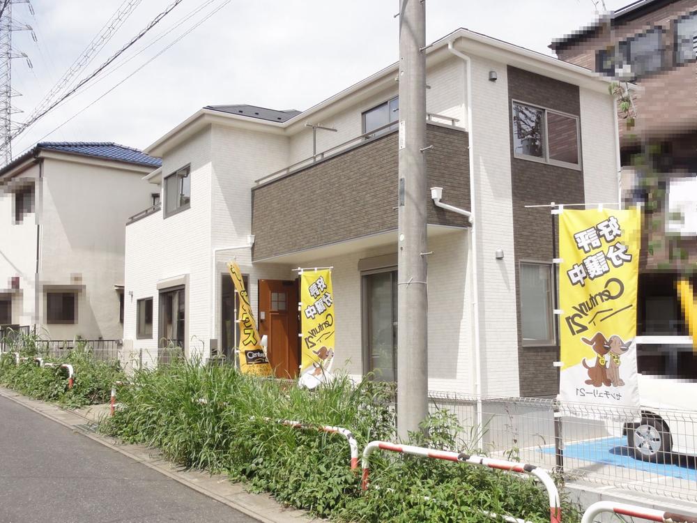 Local appearance photo. Local (August 2013) Shooting Zenshitsuminami direction Car space three Allowed Good per sun