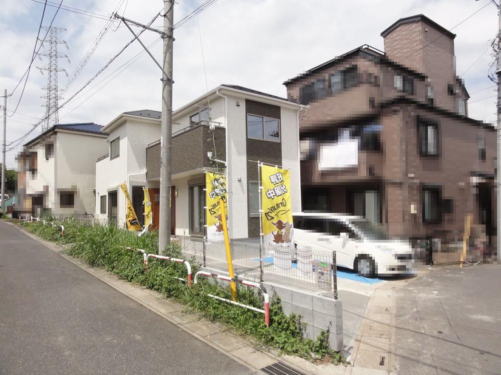 Local appearance photo. Local (August 2013) Shooting Zenshitsuminami direction Car space three Allowed Good per sun