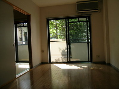 Living and room. Air-conditioned Western-style