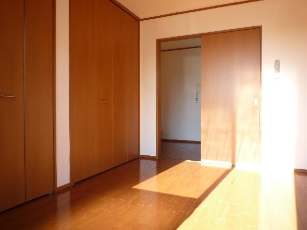 Living and room. Is an image easy to rooms of furniture placement