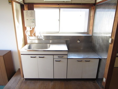 Kitchen. Gas stove is installed Allowed