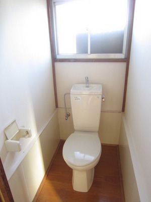 Toilet. And bright and there is a window, Ventilation It is also ◎